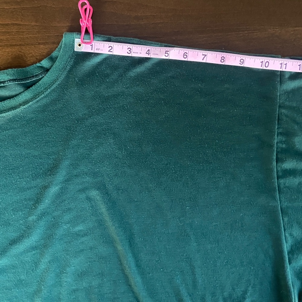 Women's Green oversized crop top, size M. Urban Outfitters down from under. - Picture 5 of 6